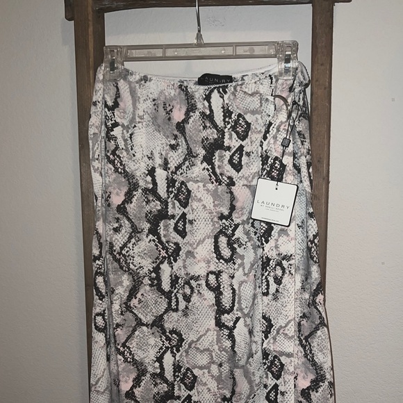 Laundry By Shelli Segal D-Ring Pull-On Midi Skirt - Picture 6 of 7